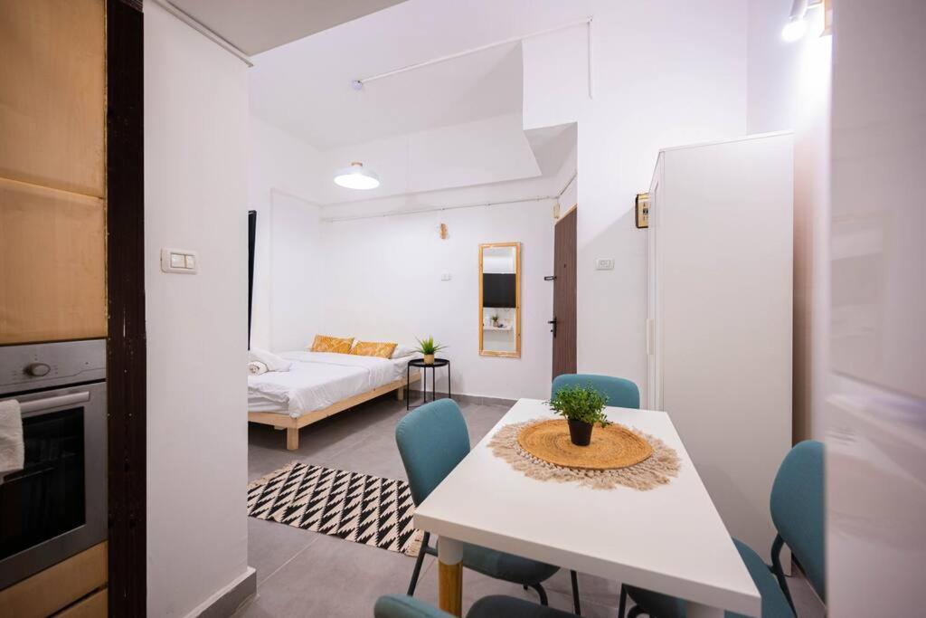Studio Apartment In Ben Yehuda Cozy And Convinent Tel Aviv Exterior foto